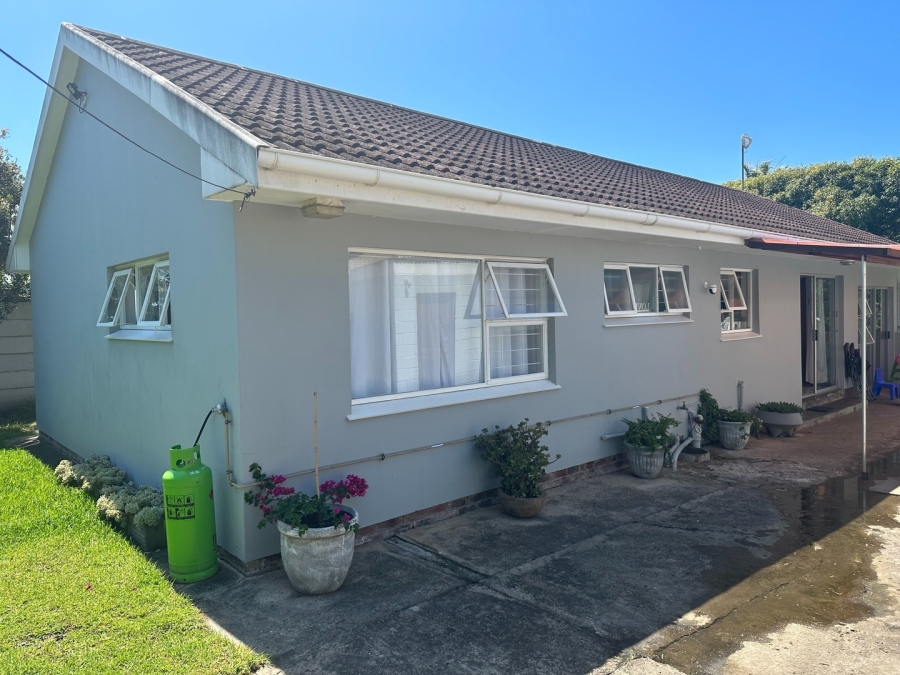 3 Bedroom Property for Sale in Sunrise On Sea Eastern Cape